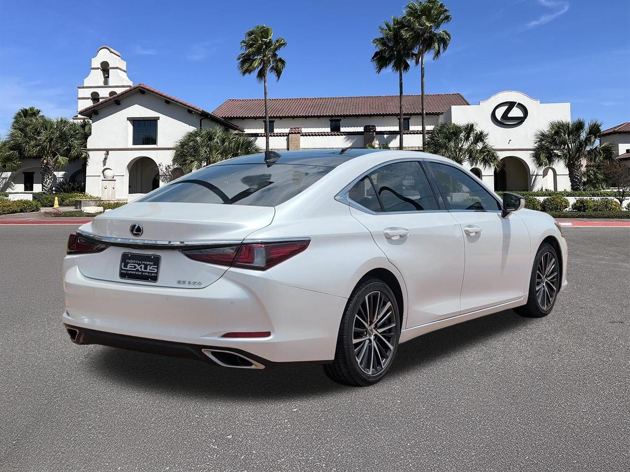 2022 Lexus ES 350
