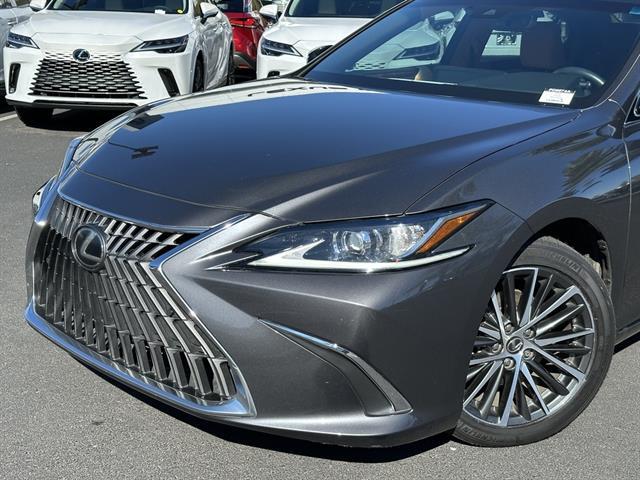 2022 Lexus ES Base