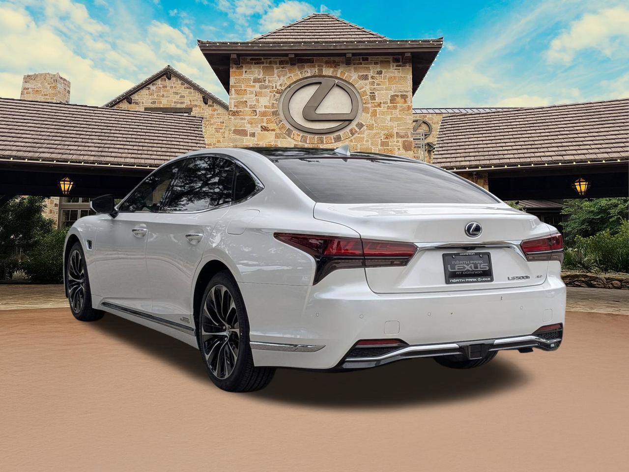2022 Lexus LS 500h