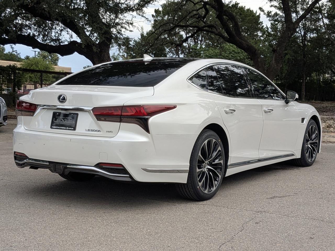 2022 Lexus LS 500h