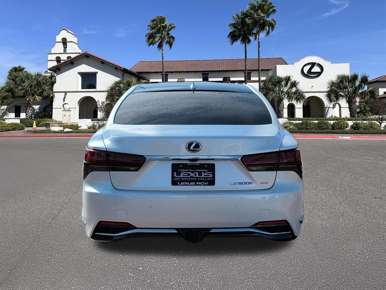 2022 Lexus LS 500h