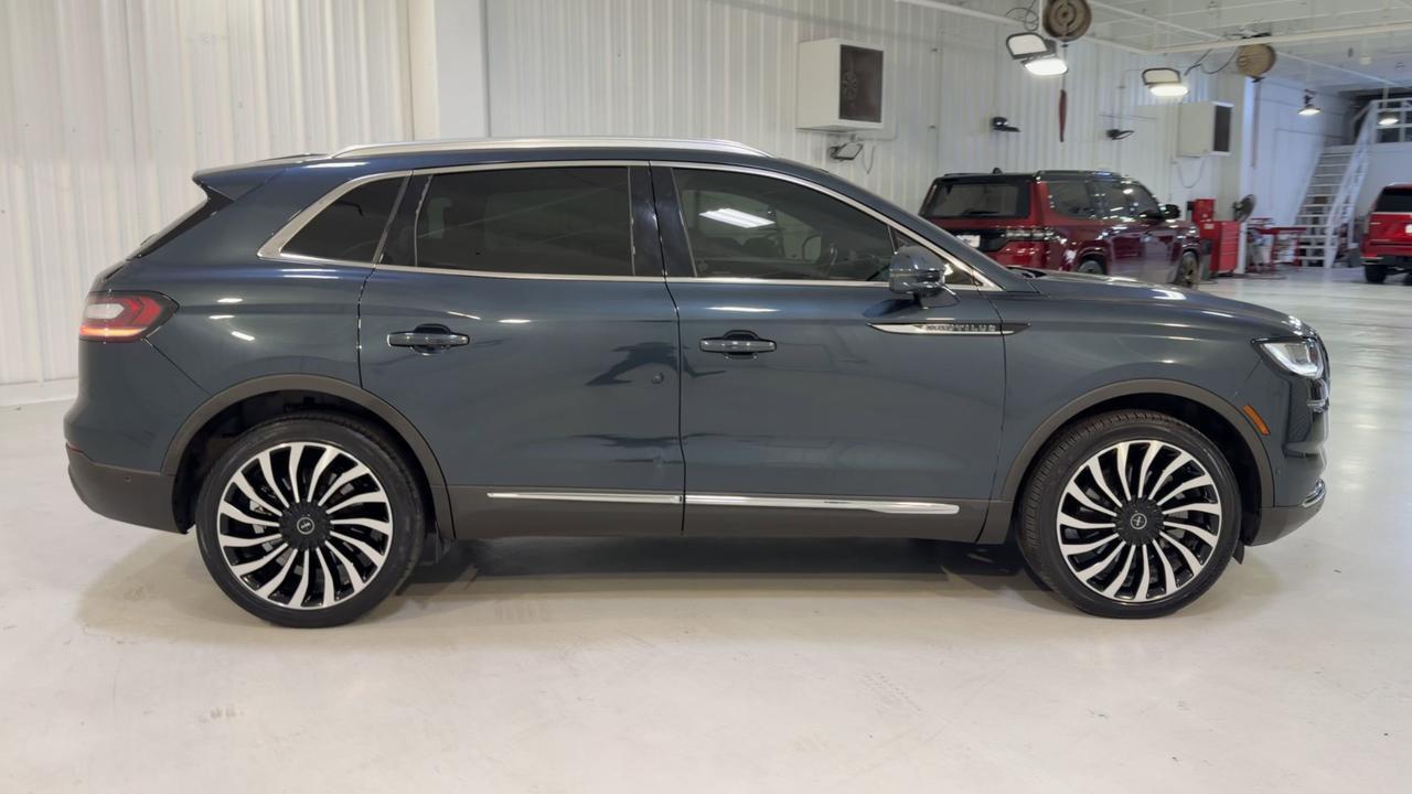 2022 Lincoln Nautilus Black Label