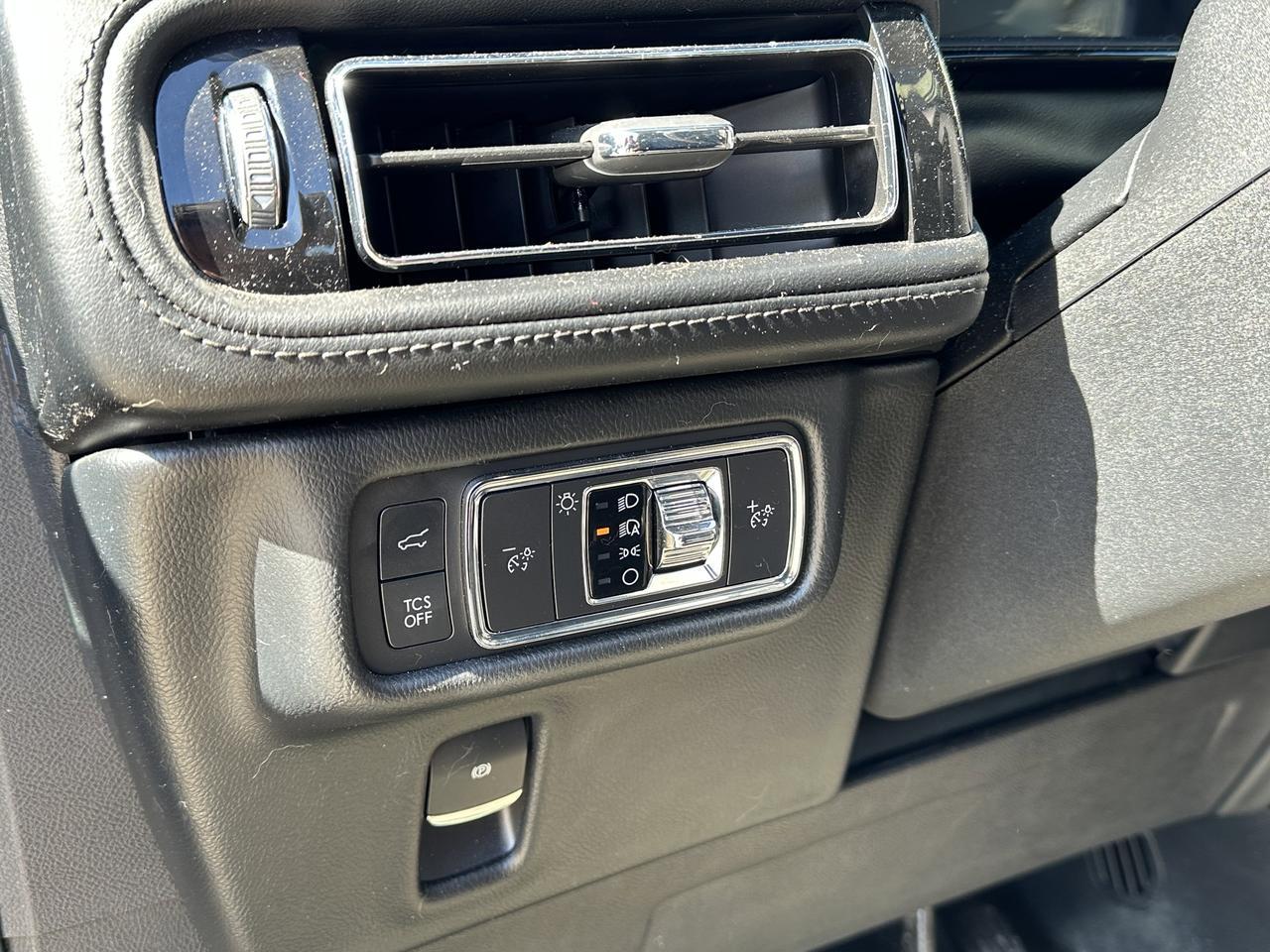 2022 Lincoln Nautilus Reserve | Leather | Massage Seats | Pano Roof | 360 Camera | Two Sets Wheel & Tire Redwater AB