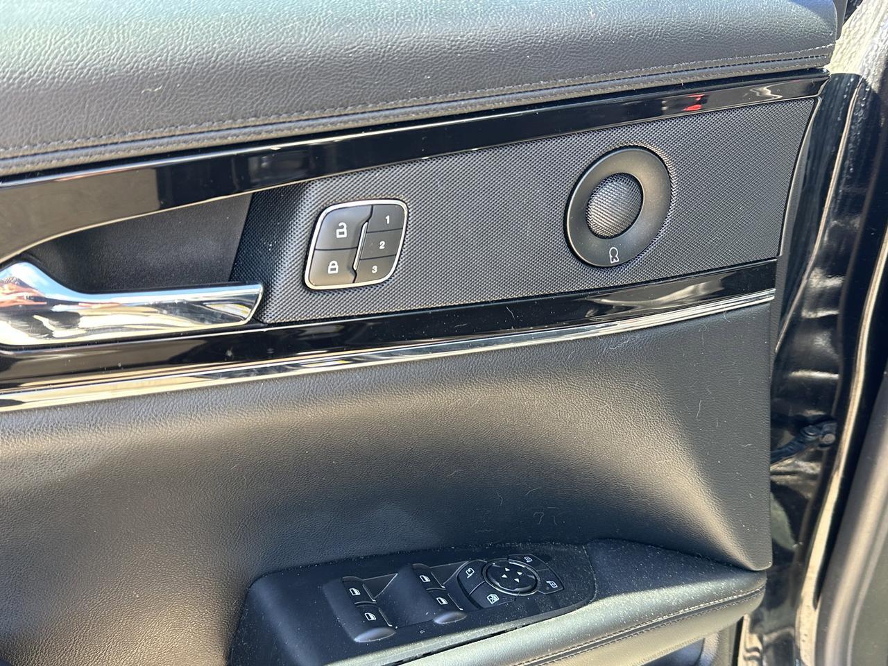 2022 Lincoln Nautilus Reserve | Leather | Massage Seats | Pano Roof | 360 Camera | Two Sets Wheel & Tire Redwater AB