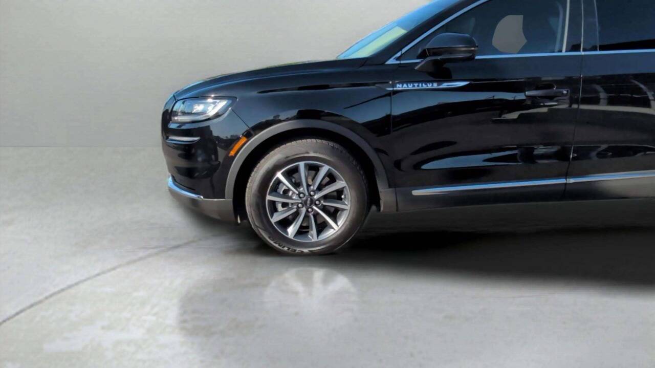 2022 Lincoln Nautilus Standard 4dr SUV Chesterfield MI