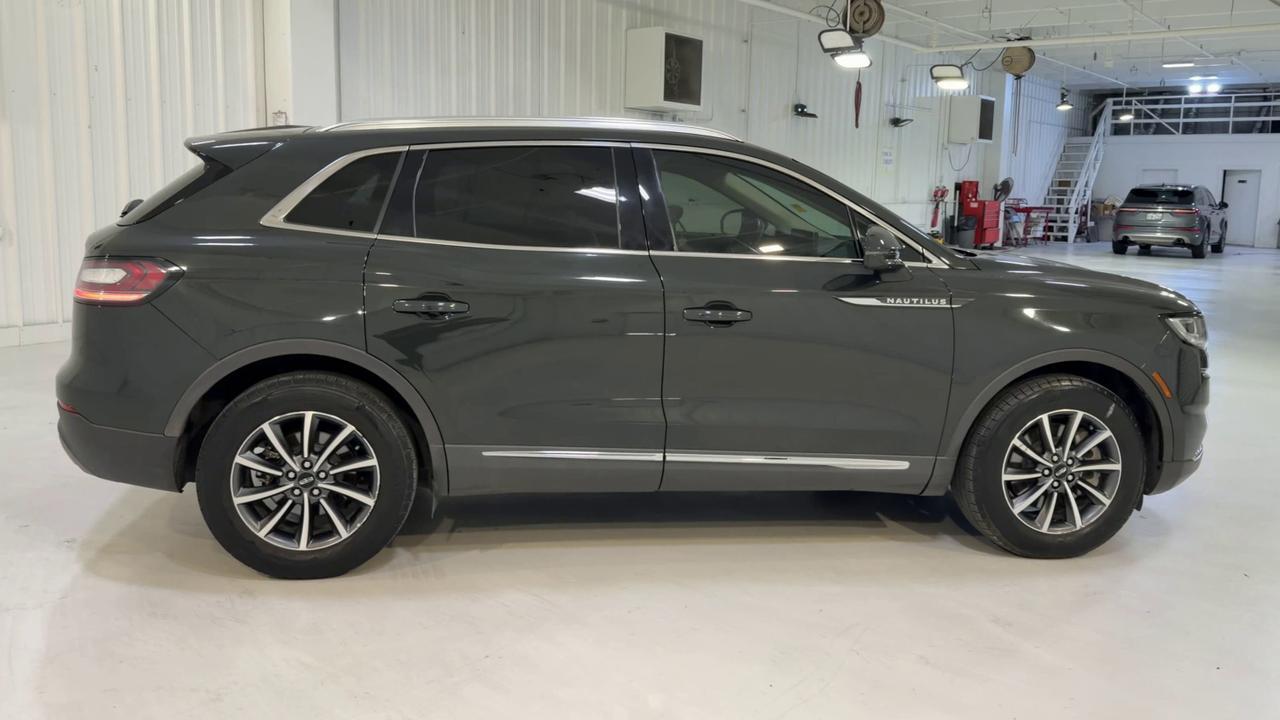 2022 Lincoln Nautilus Standard