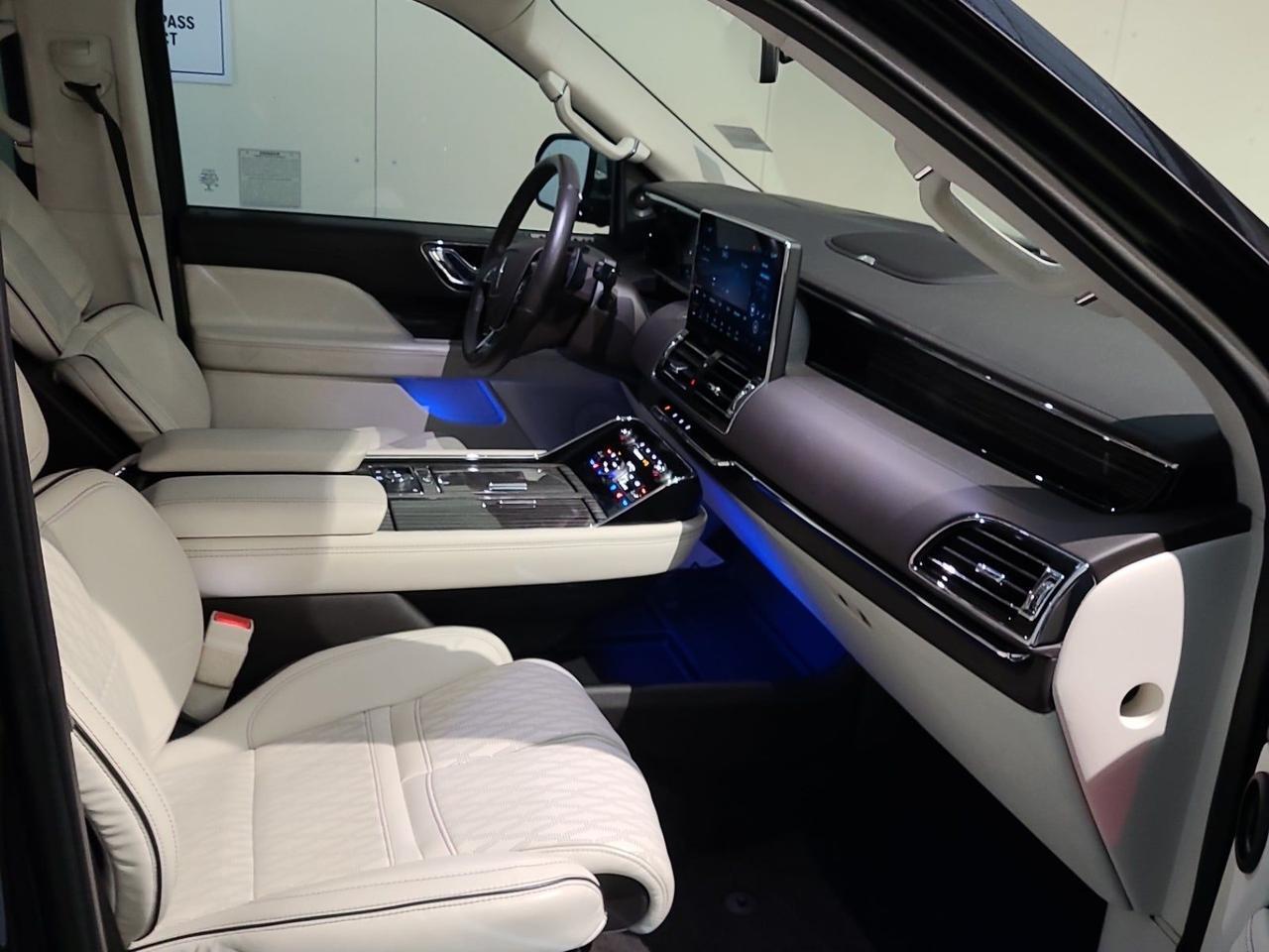 2022 Lincoln Navigator Black Label Panoramic Roof Ventilated Seats Portland OR