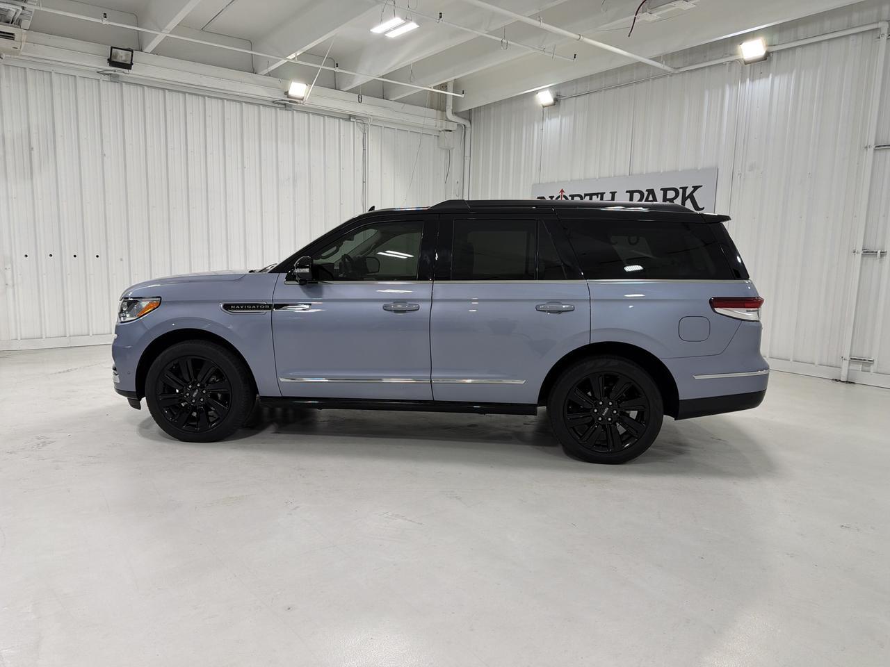 2022 Lincoln Navigator Black Label