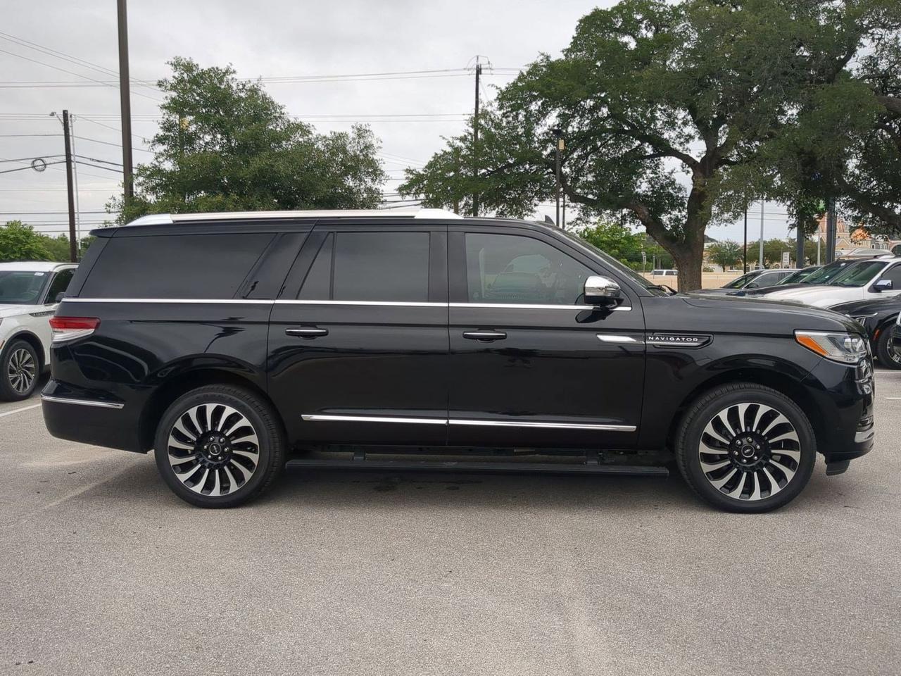 2022 Lincoln Navigator L Black Label