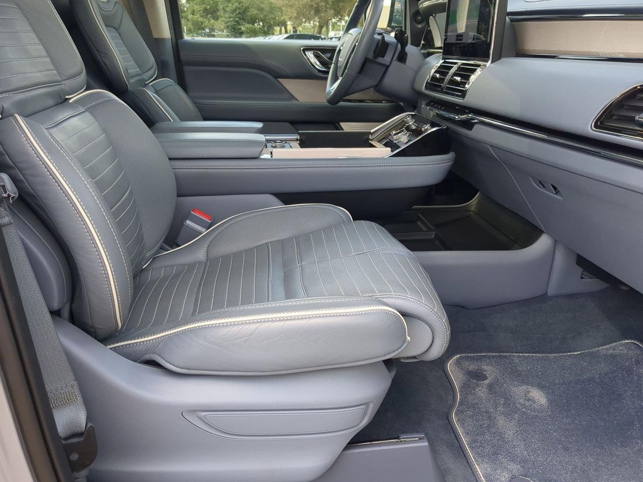 2022 Lincoln Navigator L Black Label