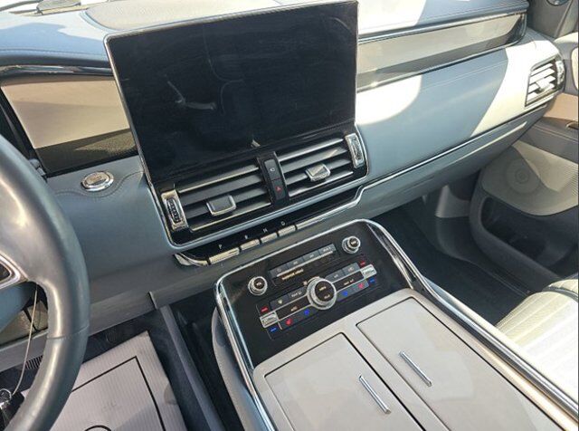 2022 Lincoln Navigator L Black Label
