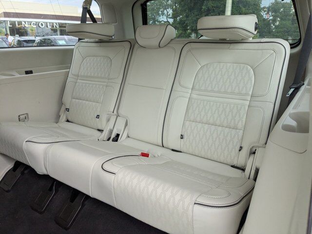 2022 Lincoln Navigator L Black Label