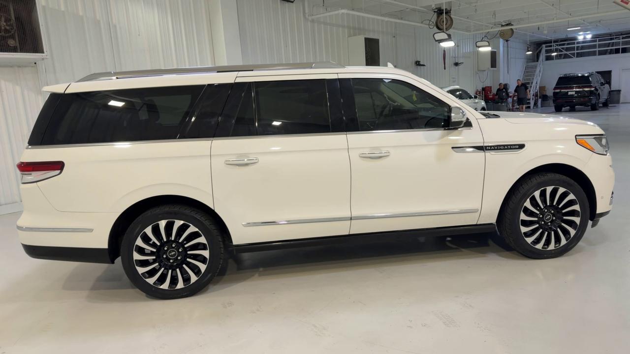 2022 Lincoln Navigator L Black Label
