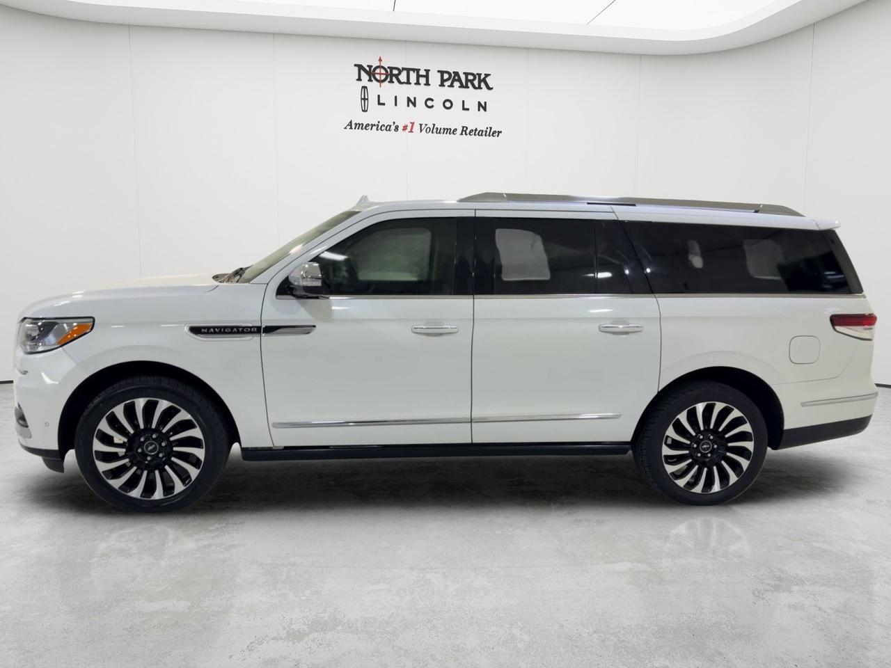 2022 Lincoln Navigator L Black Label