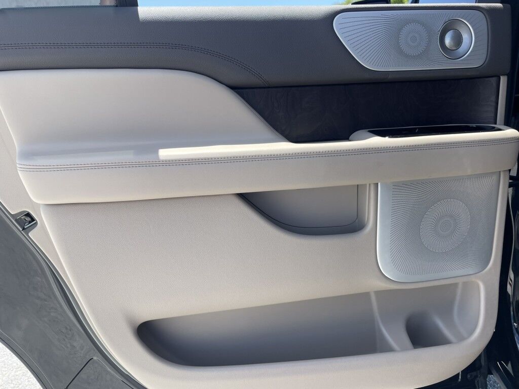 2022 Lincoln Navigator L RESERVE~REAR CAPTAIN MASSAGING SEATS~HEADS UP DISPLAY~ACTIVE PAR Sarasota FL