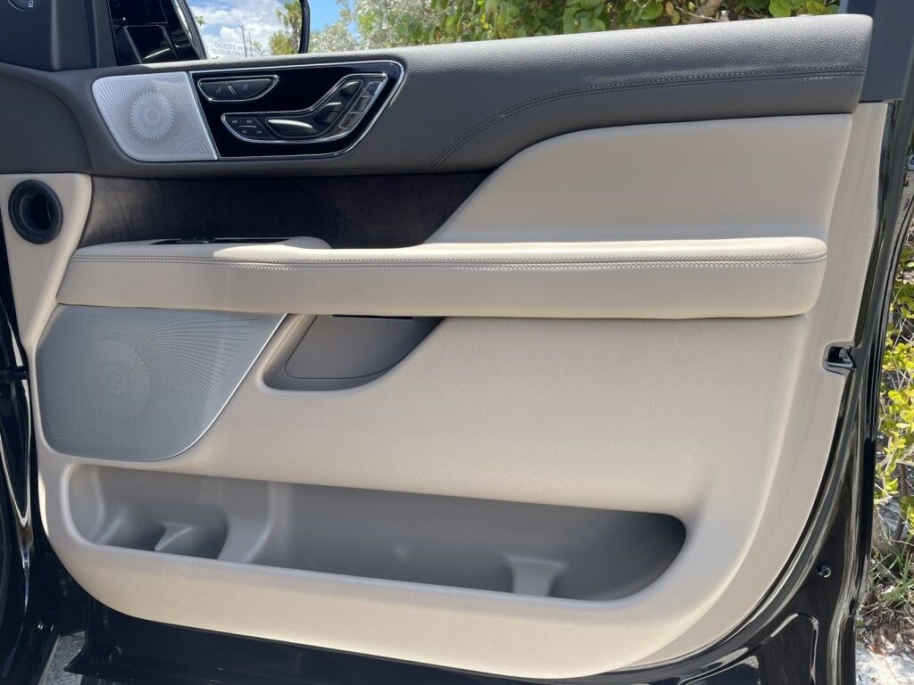 2022 Lincoln Navigator L RESERVE~REAR CAPTAIN MASSAGING SEATS~HEADS UP DISPLAY~ACTIVE PAR Sarasota FL