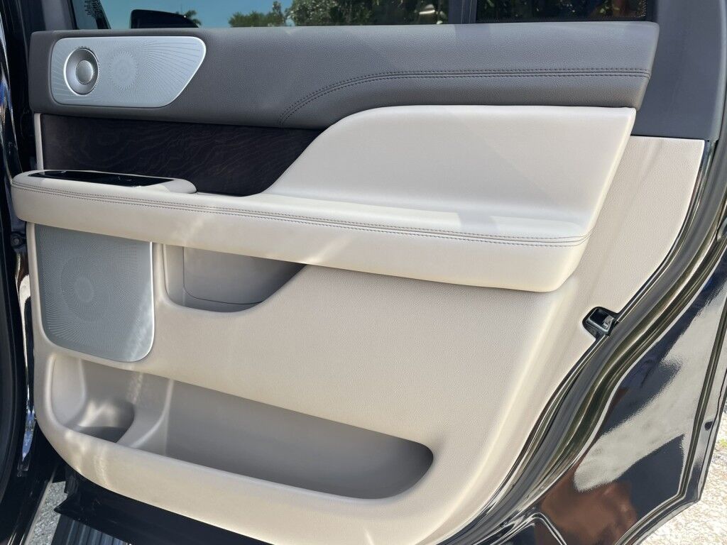 2022 Lincoln Navigator L RESERVE~REAR CAPTAIN MASSAGING SEATS~HEADS UP DISPLAY~ACTIVE PAR Sarasota FL