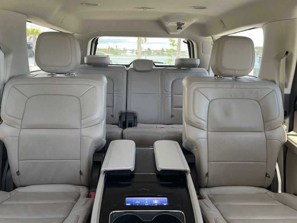 2022 Lincoln Navigator L RESERVE~REAR CAPTAIN MASSAGING SEATS~HEADS UP DISPLAY~ACTIVE PAR Sarasota FL