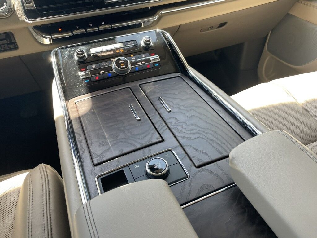 2022 Lincoln Navigator L RESERVE~REAR CAPTAIN MASSAGING SEATS~HEADS UP DISPLAY~ACTIVE PAR Sarasota FL