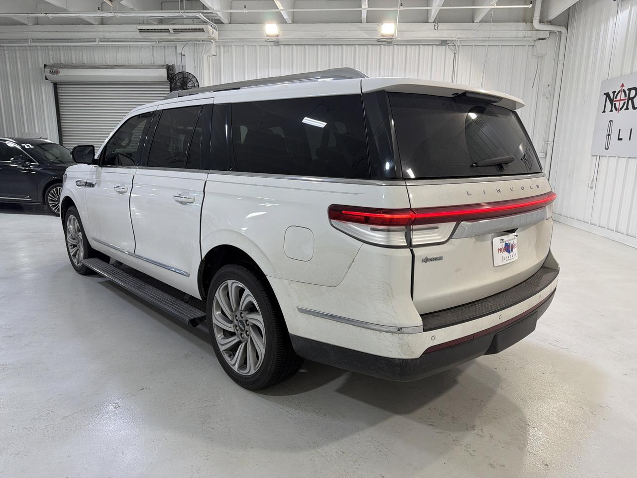 2022 Lincoln Navigator L Reserve