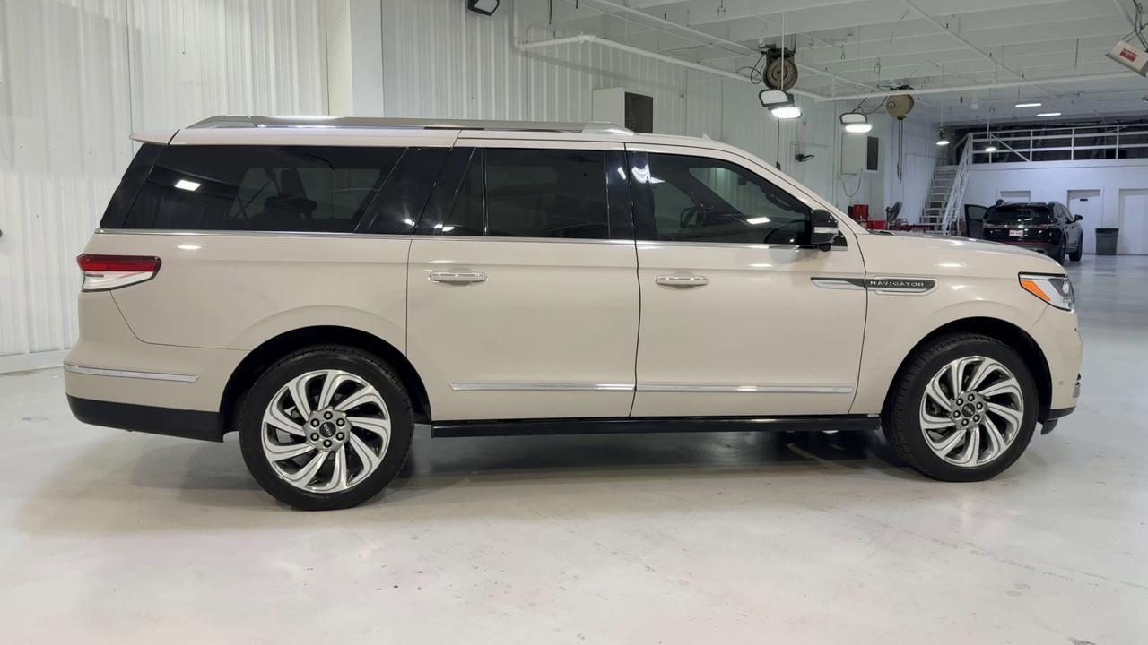2022 Lincoln Navigator L Reserve