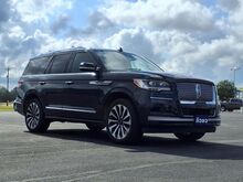 2022_Lincoln_Navigator_Reserve_  TX