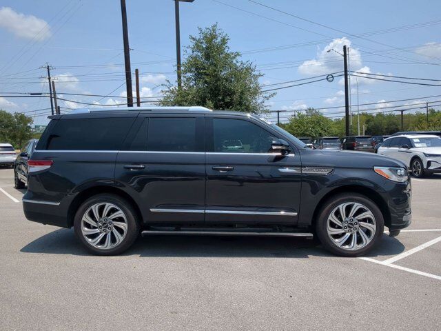 2022 Lincoln Navigator Standard