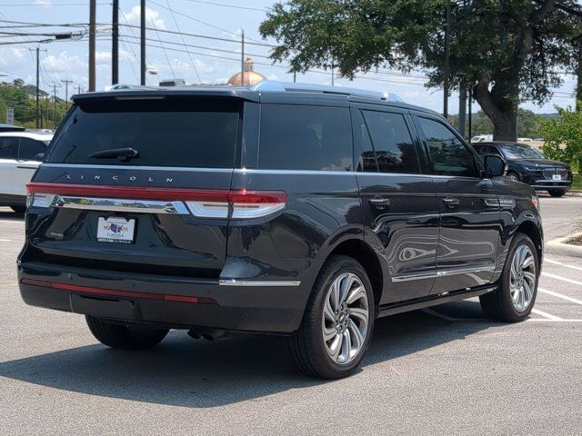2022 Lincoln Navigator Standard