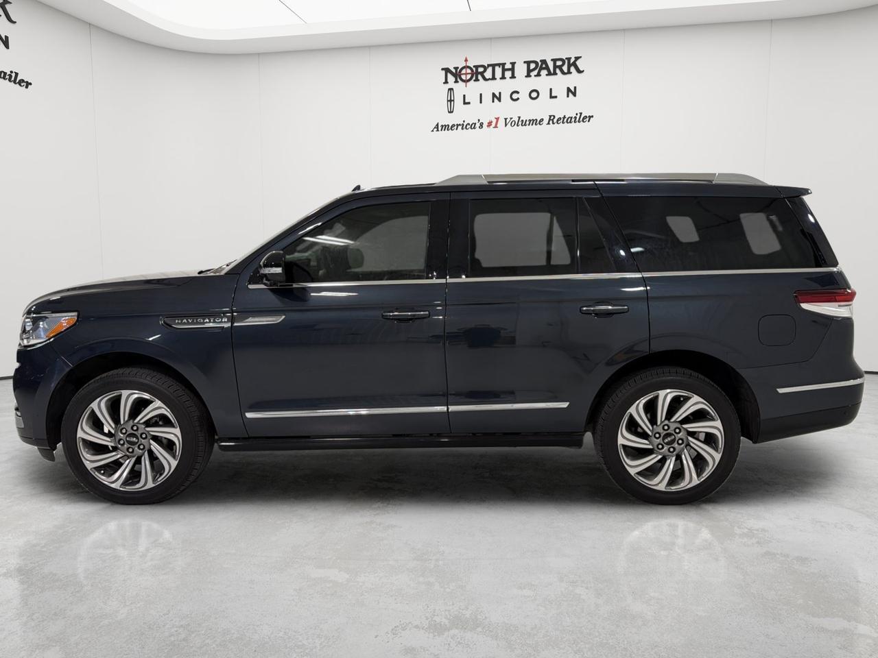 2022 Lincoln Navigator Standard