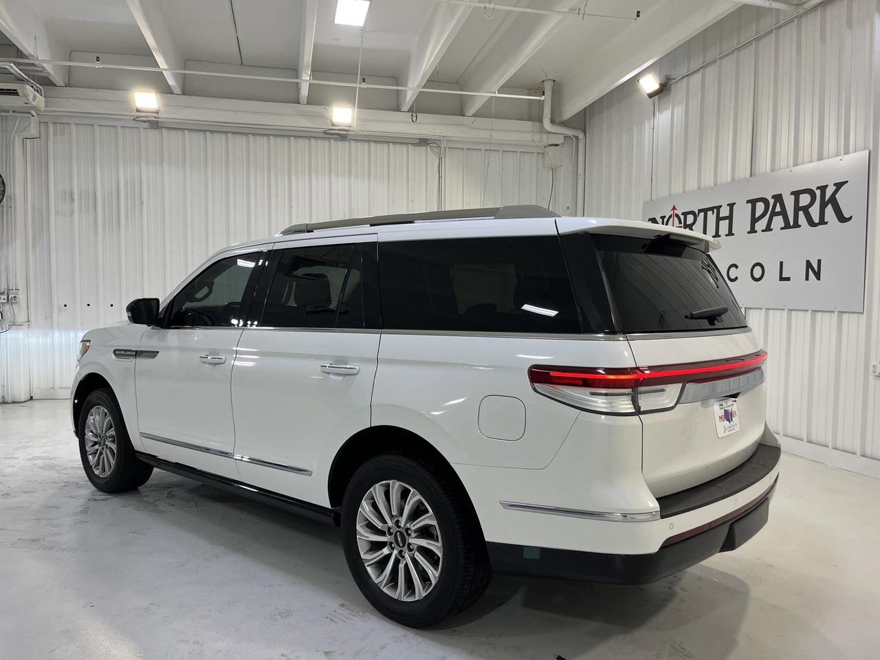 2022 Lincoln Navigator Standard