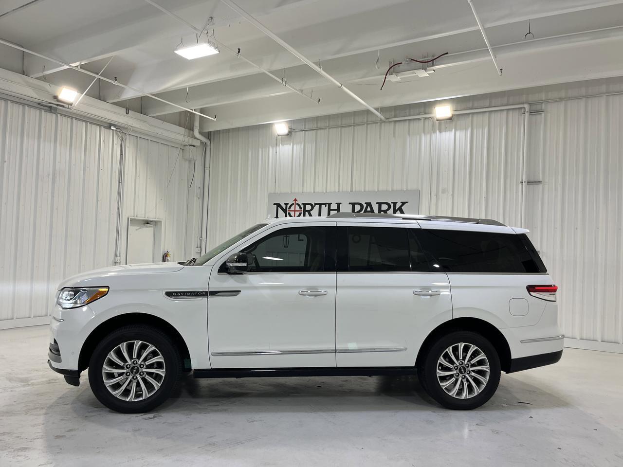 2022 Lincoln Navigator Standard