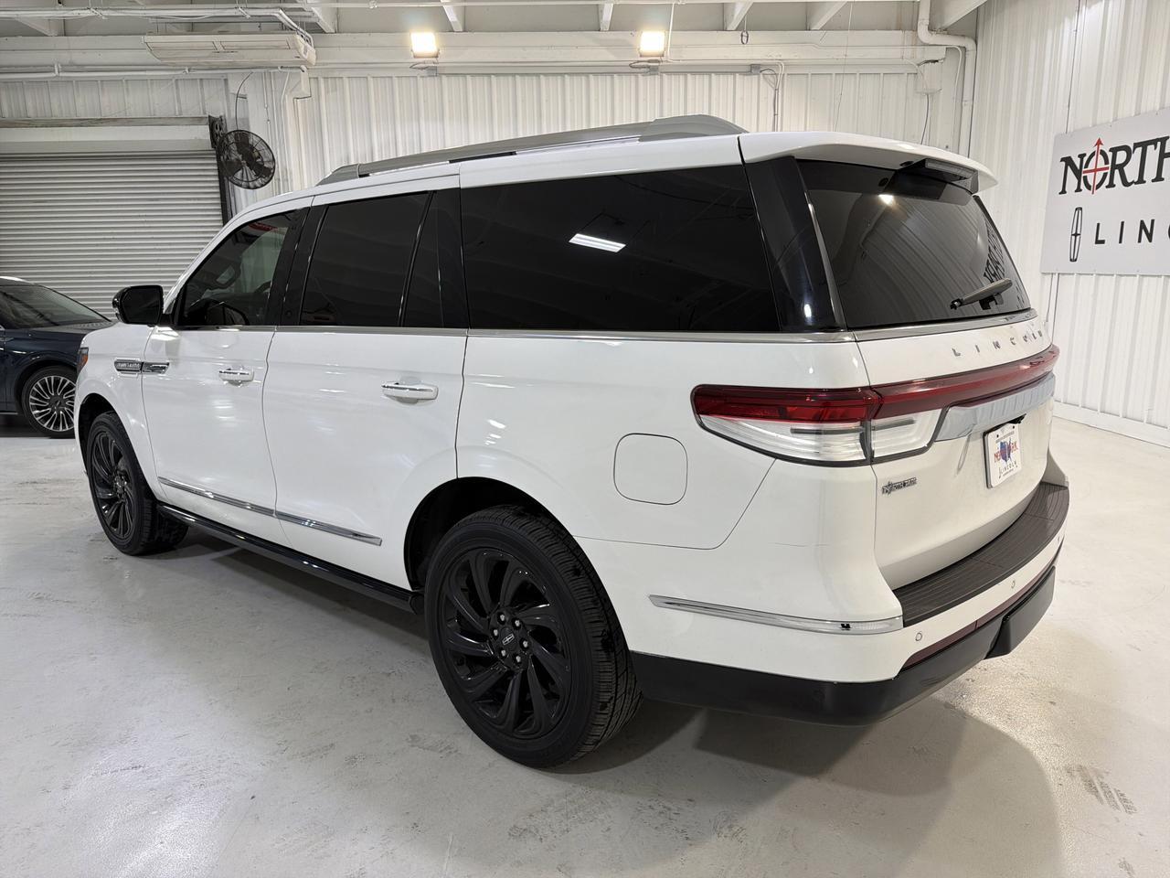 2022 Lincoln Navigator Standard