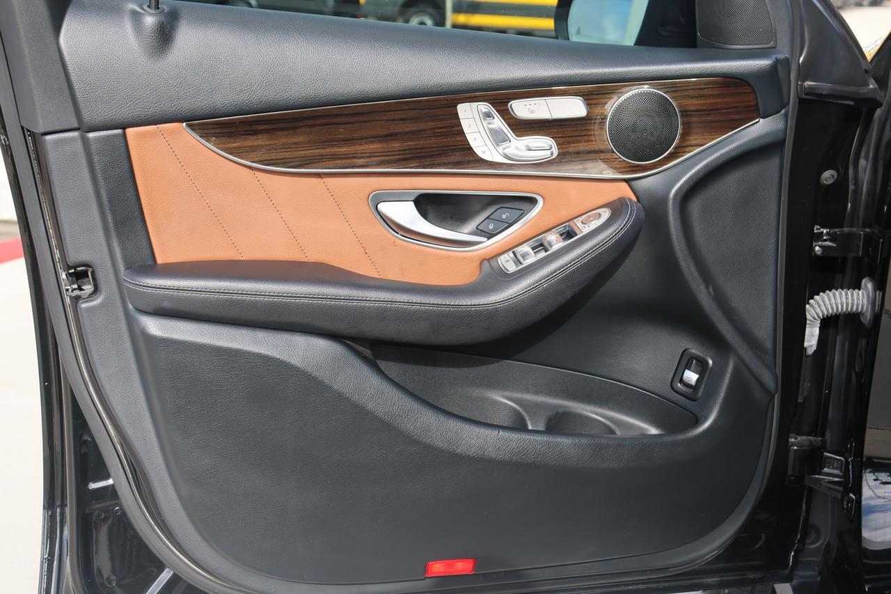 2022 MERCEDES-BENZ GLC 300 Houston TX