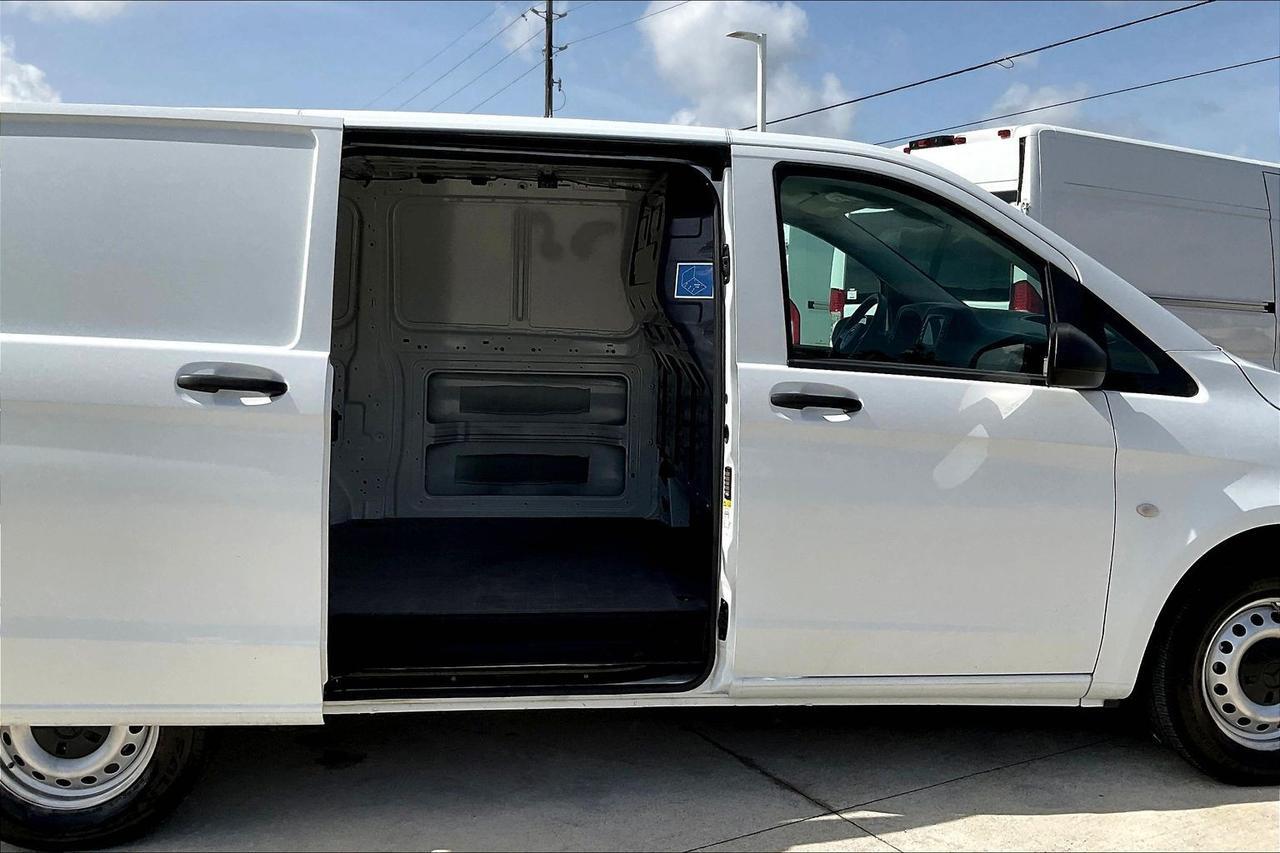 2022 MERCEDES-BENZ METRIS Houston TX