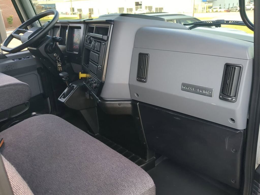 2022 Mack No Model Box Truck Winder GA