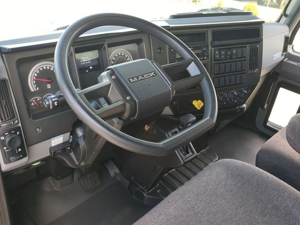 2022 Mack No Model Box Truck Winder GA