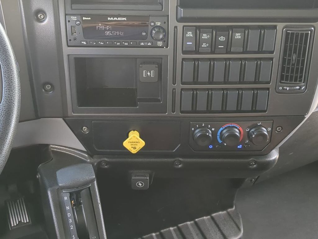 2022 Mack No Model Box Truck Winder GA