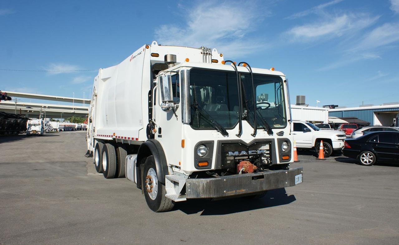 2022 Mack TE64 25 Yard Pac Mac Rear Loader Garbage