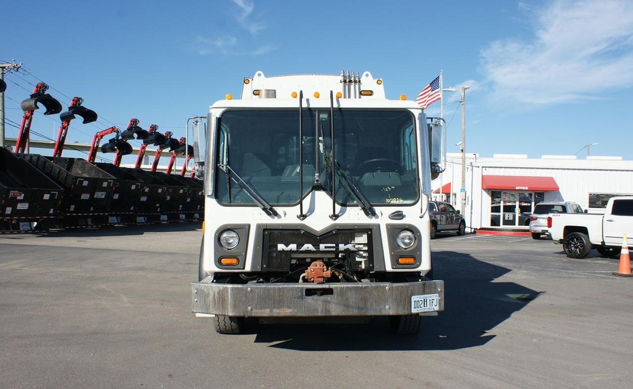 2022 Mack TE64 25 Yard Pac Mac Rear Loader Garbage Tampa FL