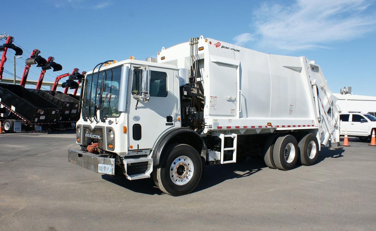 2022 Mack TE64 25 Yard Pac Mac Rear Loader Garbage