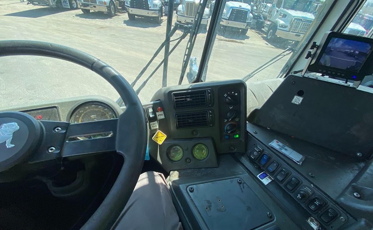 2022 Mack TE64 25 Yard Pac Mac Rear Loader Garbage Tampa FL