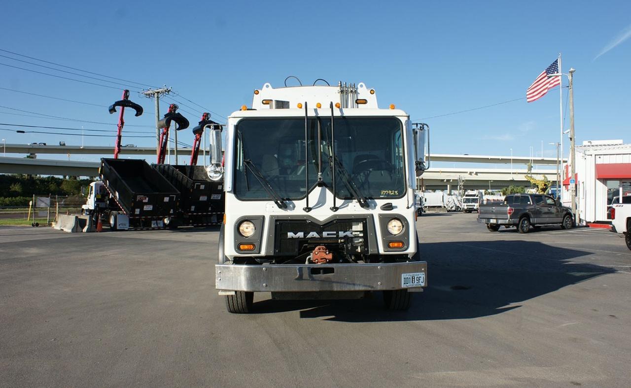 2022 Mack TE64 25 Yard pac Mac Rear Loader Garbage Truck