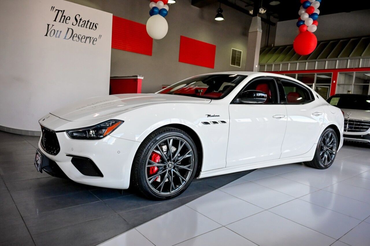2022 Maserati Ghibli Modena Q4, 20'' Wheels, Cooled Seats, Nerissimo Pkg