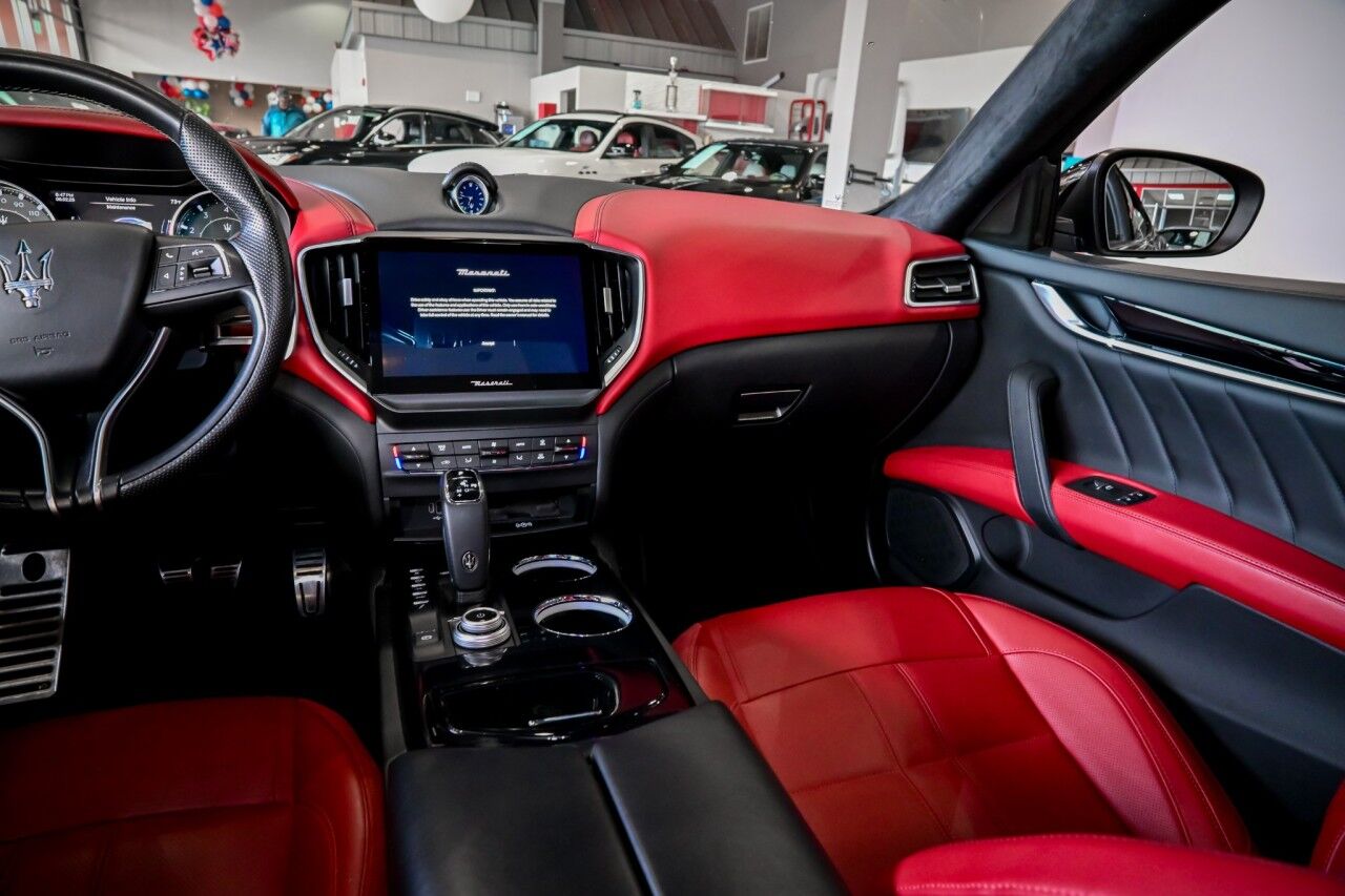 2022 Maserati Ghibli Modena Q4 photo 30