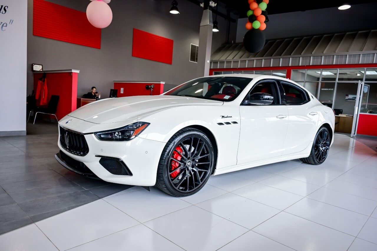 2022 Maserati Ghibli Modena, RED Interior, 21'' Wheels, Nerissimo Pkg