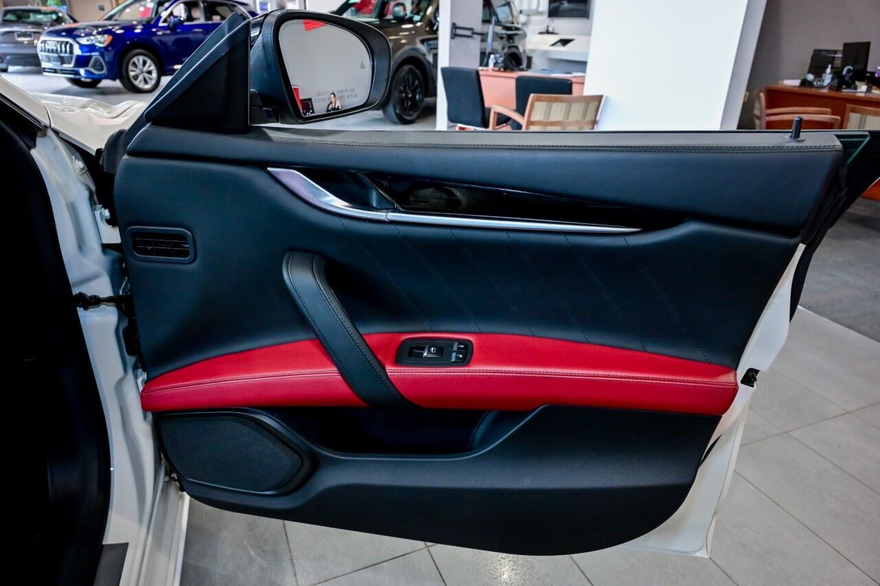 2022 Maserati Ghibli Modena, RED Interior, 21'' Wheels, Nerissimo Pkg Springfield NJ