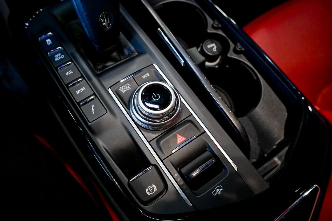 2022 Maserati Levante GT Sport Nerissimo Pkg, 21'' Wheels, Driver Assist, RED INTERIOR Springfield NJ