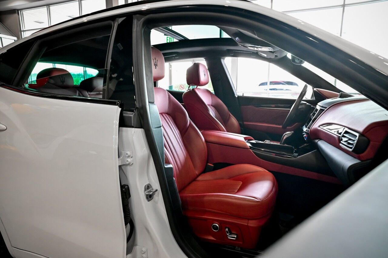 2022 Maserati Levante GT Sport Nerissimo Pkg, 21'' Wheels, Driver Assist, RED INTERIOR Springfield NJ