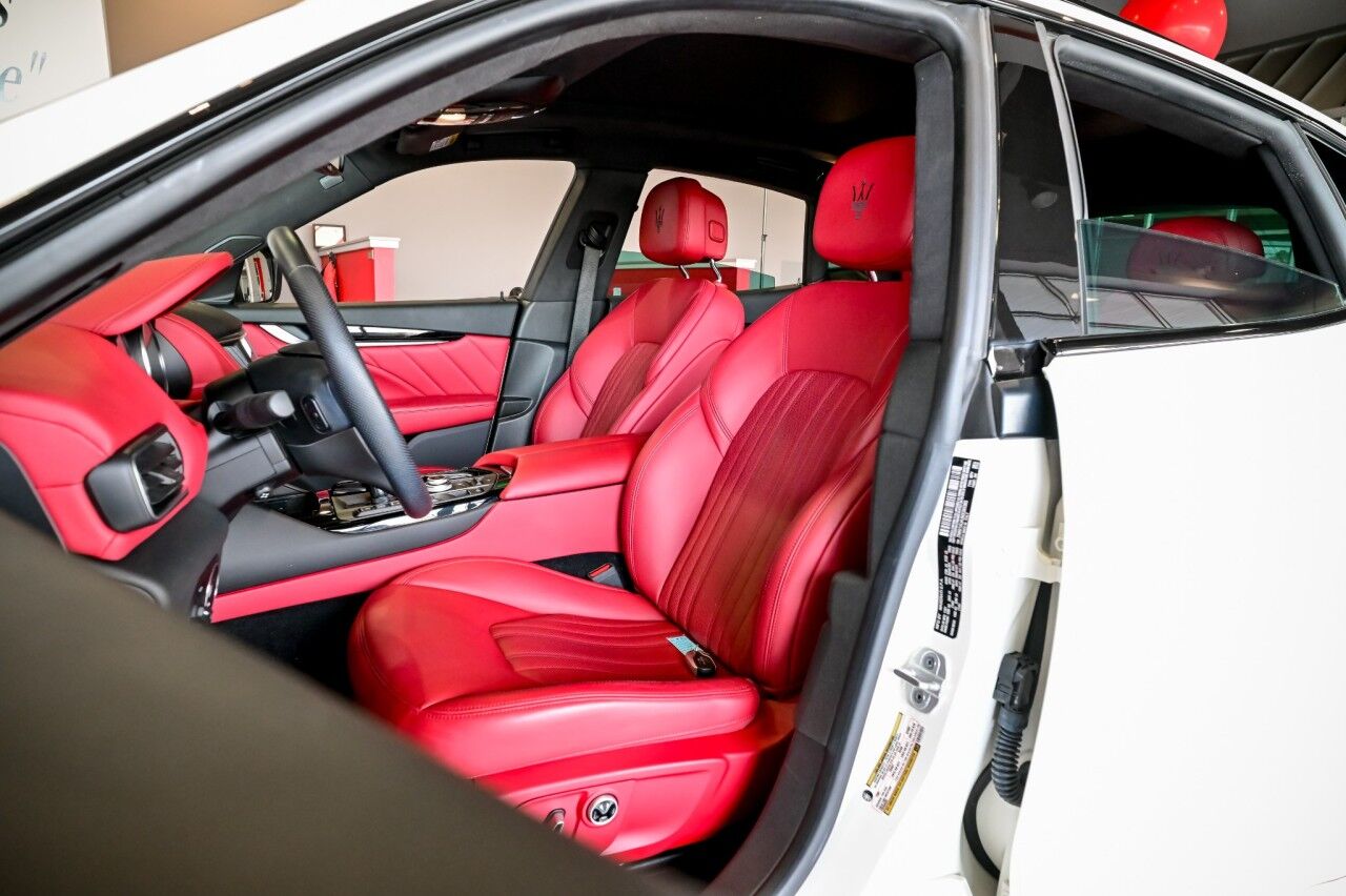 2022 Maserati Levante GT Sport Nerissimo Pkg, 21'' Wheels, Driver Assist, RED INTERIOR Springfield NJ