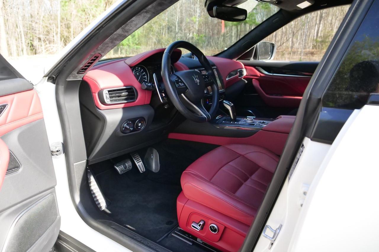 2022 Maserati Levante Modena / AWD / Pano Sunroof / Twin Turbo V6! Lincolnton NC